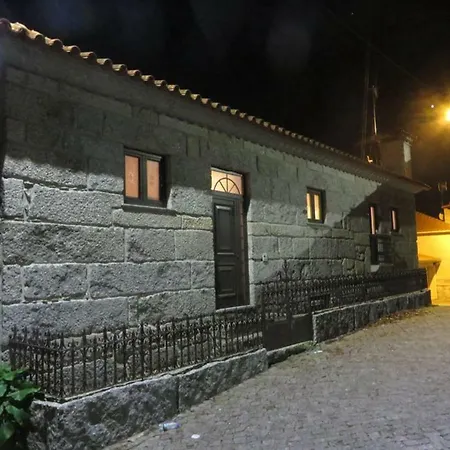 Semesterbostad Holiday Home Largo Do Concelho *